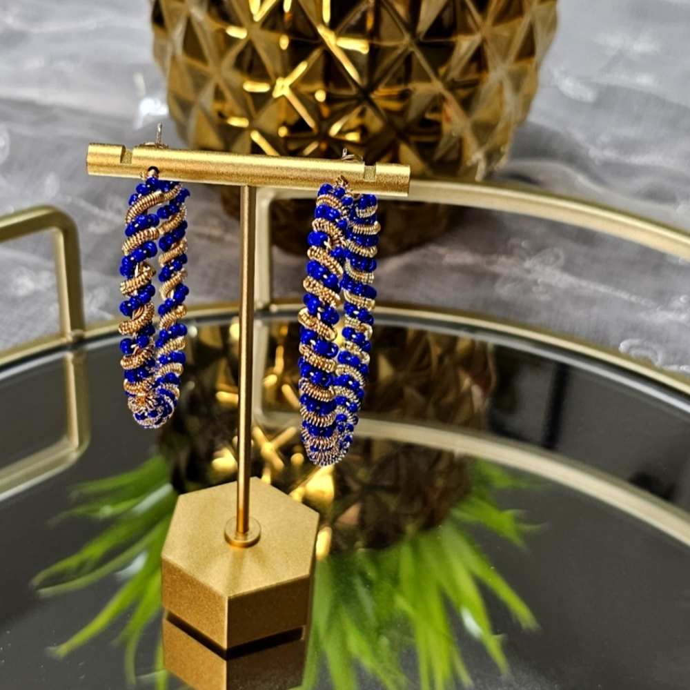 COIL HOOP EARRING